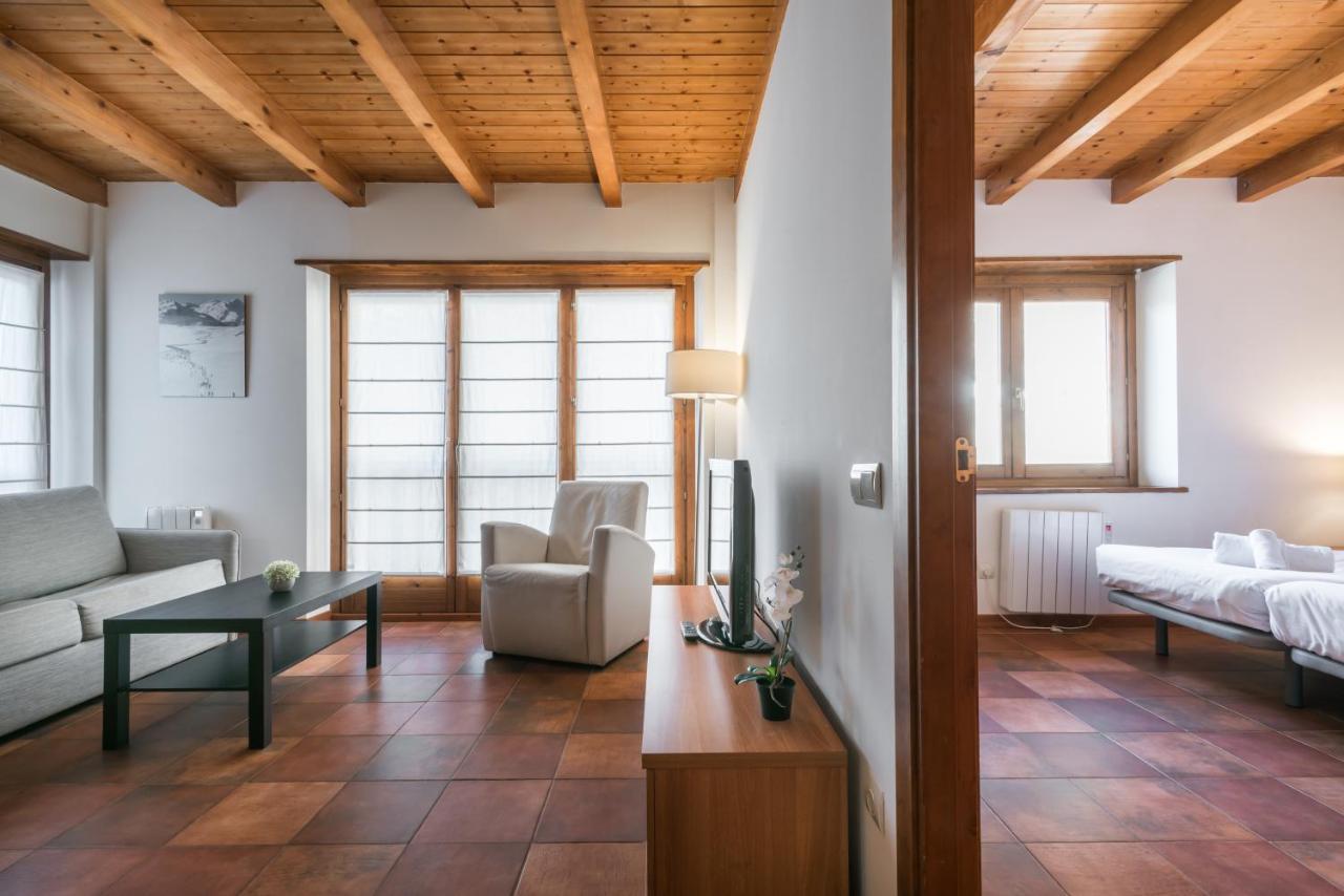 Salardú Apartamentos Snoe Mont Romies Unhola מראה חיצוני תמונה