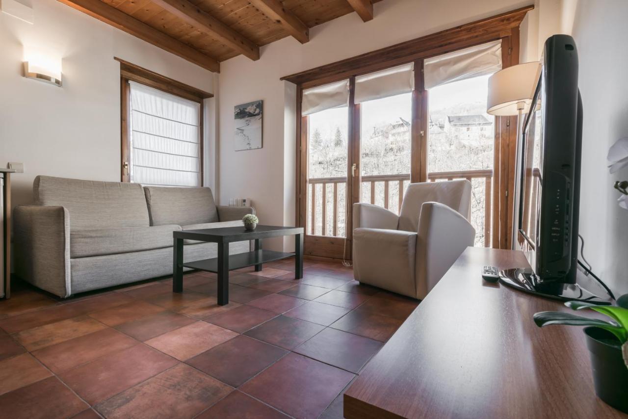Salardú Apartamentos Snoe Mont Romies Unhola מראה חיצוני תמונה