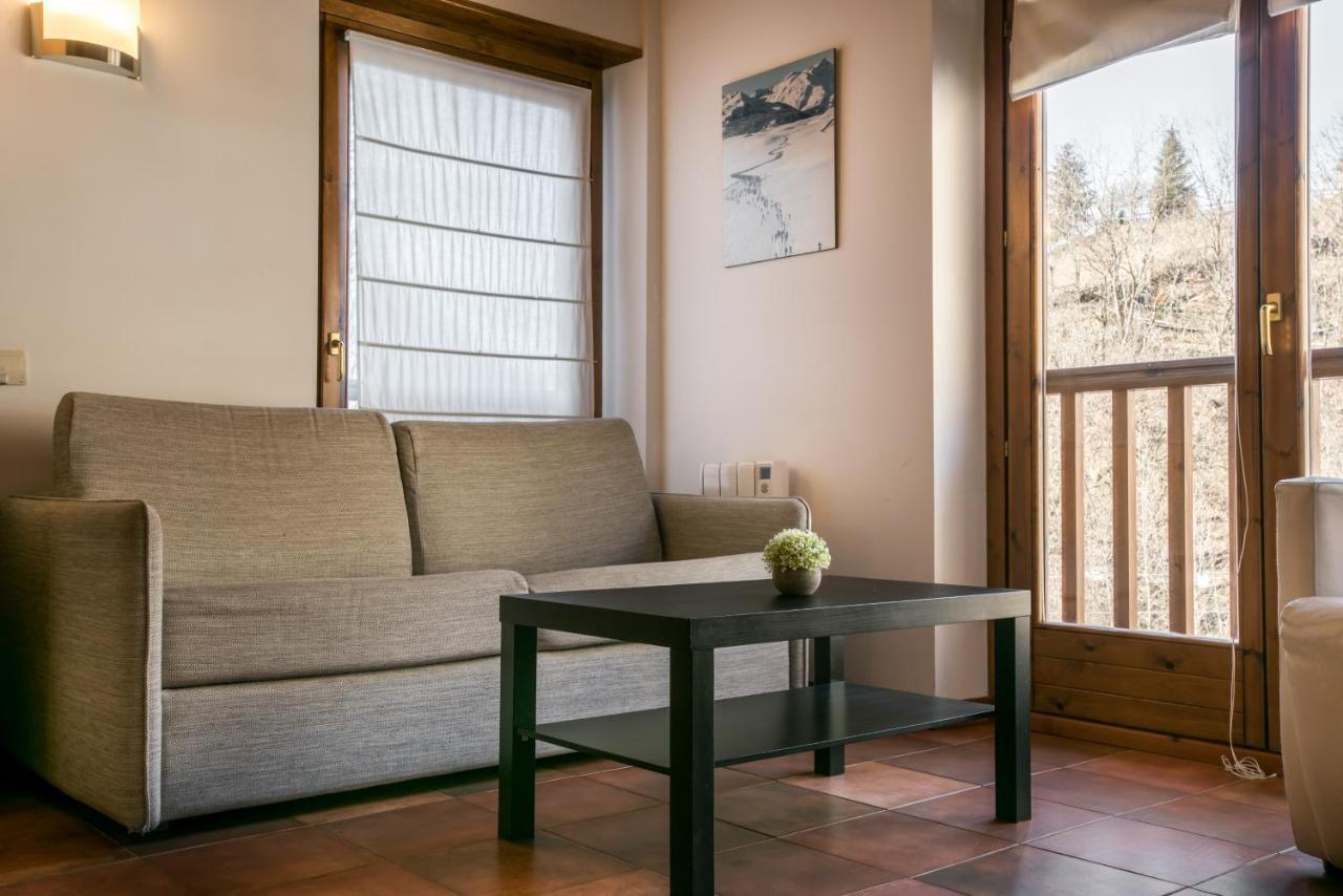 Salardú Apartamentos Snoe Mont Romies Unhola מראה חיצוני תמונה