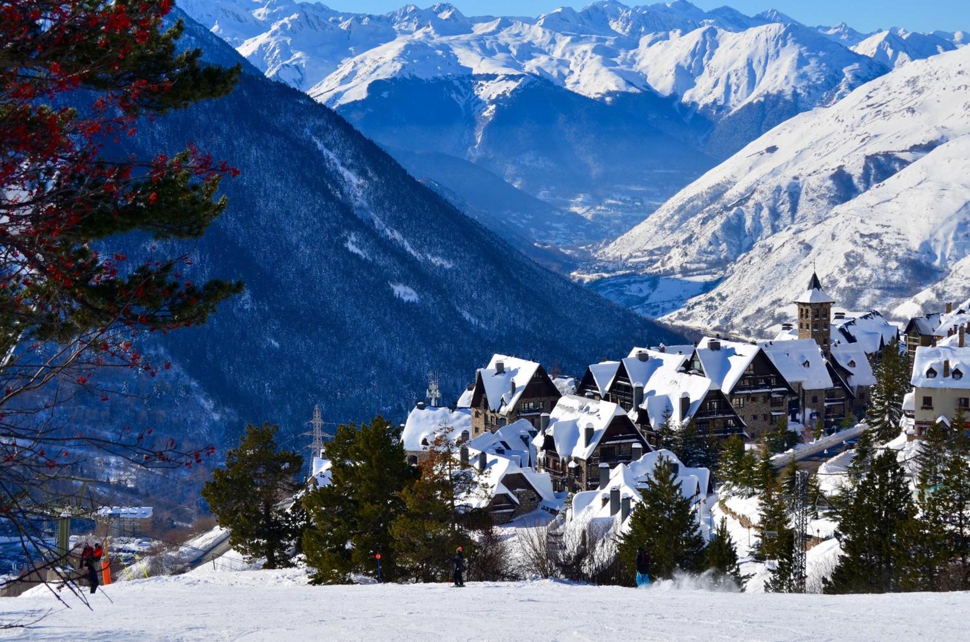 Salardú Apartamentos Snoe Mont Romies Unhola מראה חיצוני תמונה